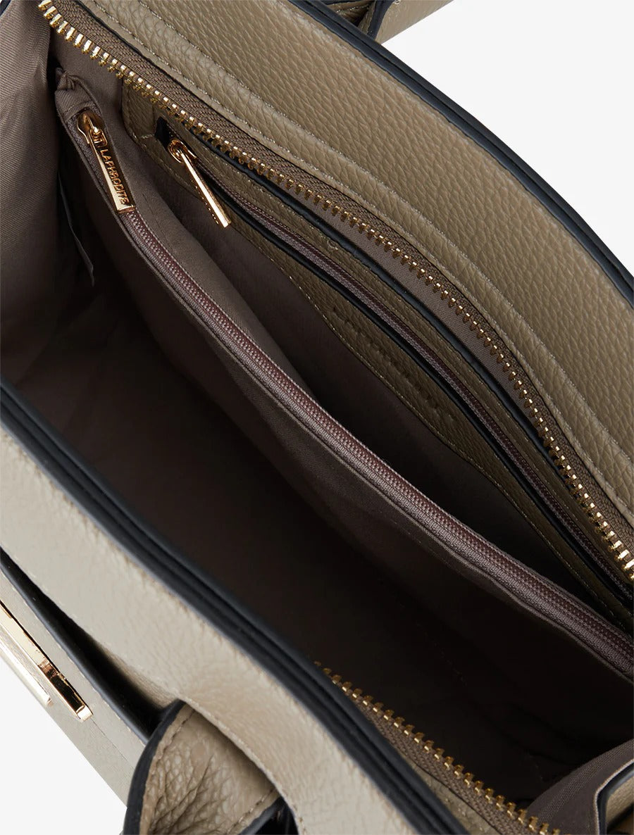 A | BOLSO DE PIEL ELEGANTE